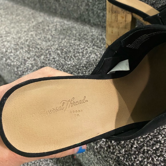 Universal thread platform sandals - Picture 2 of 4